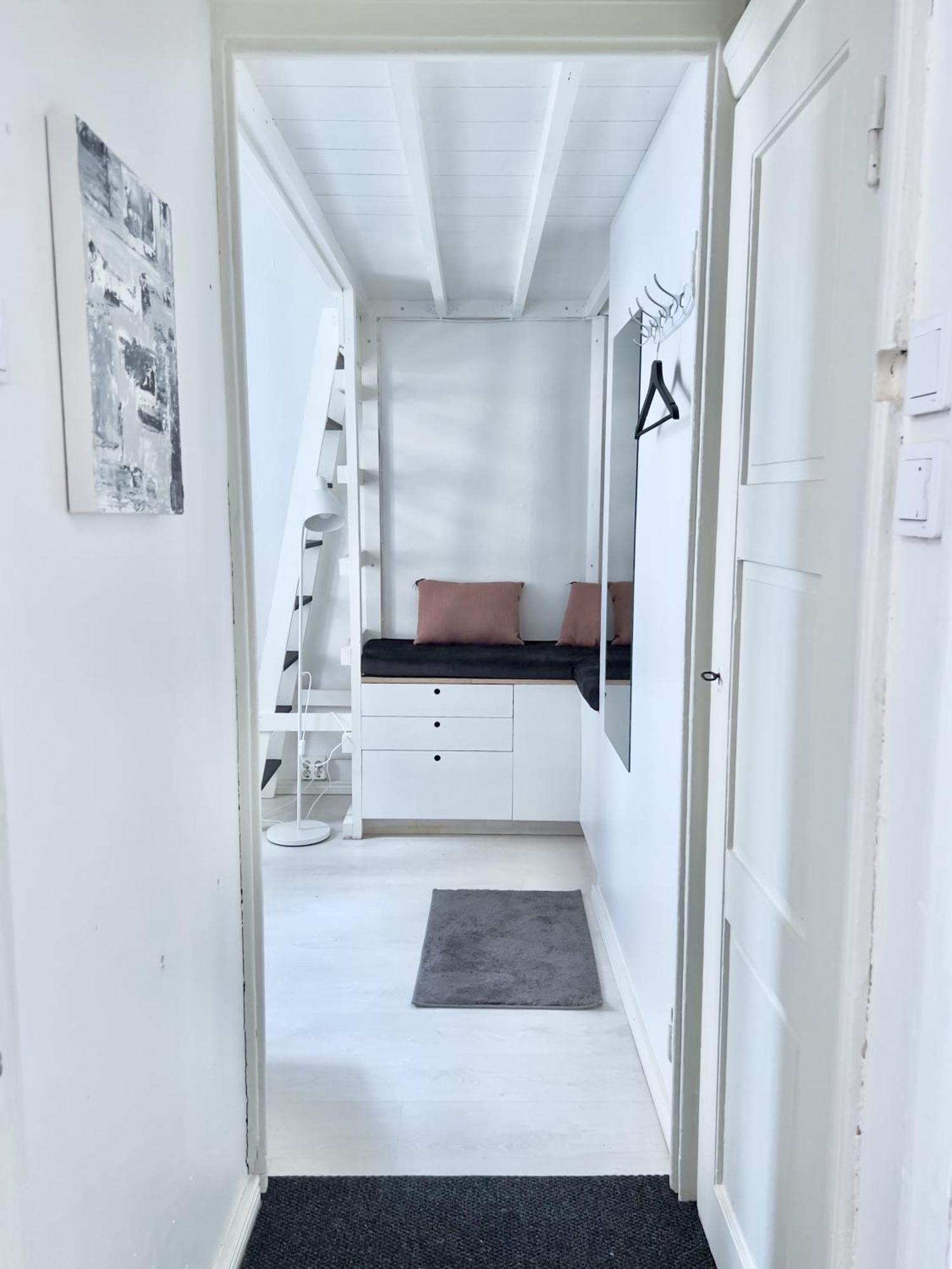 Dainty Central Apartment Helsinki Esterno foto