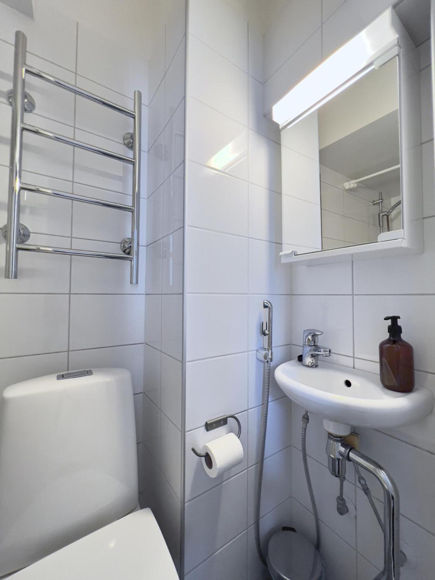 Dainty Central Apartment Helsinki Esterno foto
